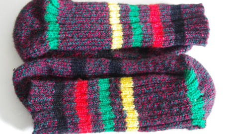   met de kleuren van John Deere (geel  en groen en van de Korfbalvereniging (rood en zwart).